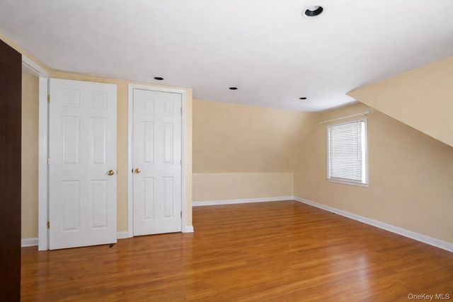 93 Birch Avenue E, Farmingdale, NY 11735