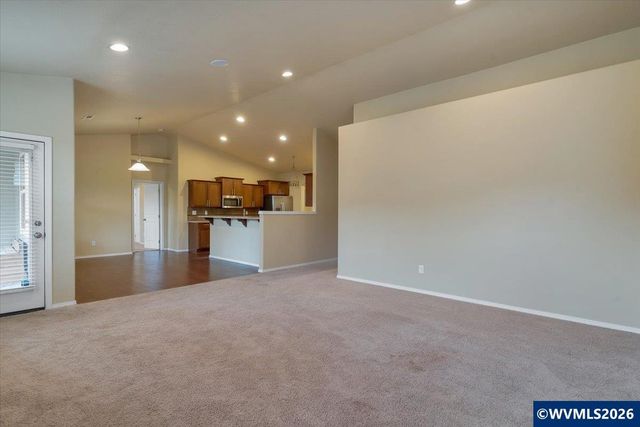 911 Ike Mooney Rd NE, Silverton, OR 97381