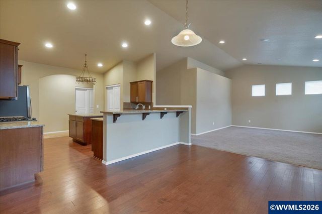 911 Ike Mooney Rd NE, Silverton, OR 97381