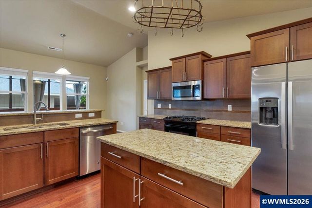 911 Ike Mooney Rd NE, Silverton, OR 97381