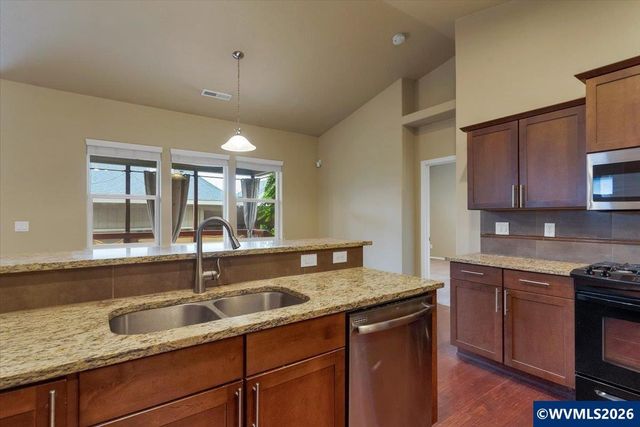 911 Ike Mooney Rd NE, Silverton, OR 97381