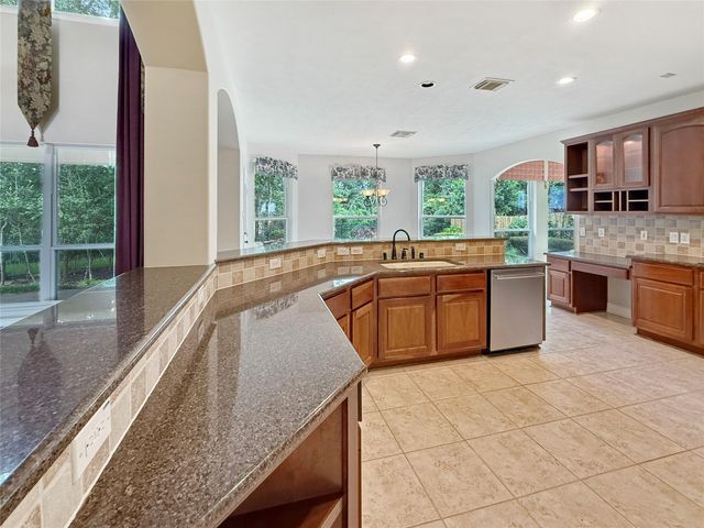 110 W Lansdowne Circle, The Woodlands, TX 77382