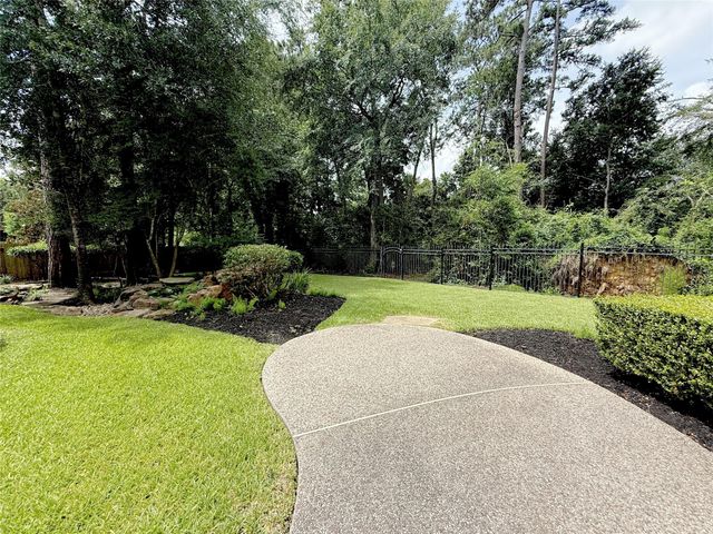 110 W Lansdowne Circle, The Woodlands, TX 77382