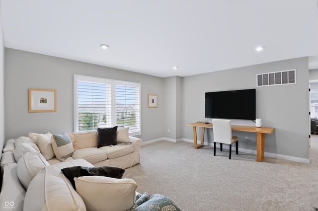 230 Elmsborough Bend, Westfield, IN 46074
