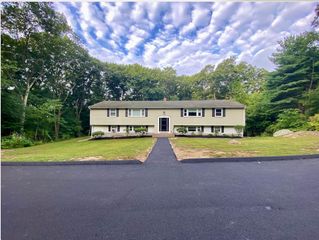 128 Cheryl Lane 1R, Holliston, MA 01746