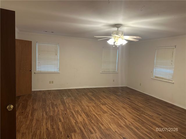 2710 Camelot Drive, Russellville, AR 72801