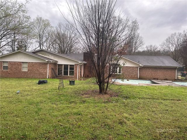 2710 Camelot Drive, Russellville, AR 72801