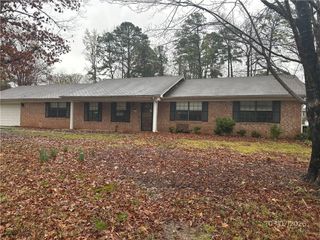 2710 Camelot Drive, Russellville, AR 72801
