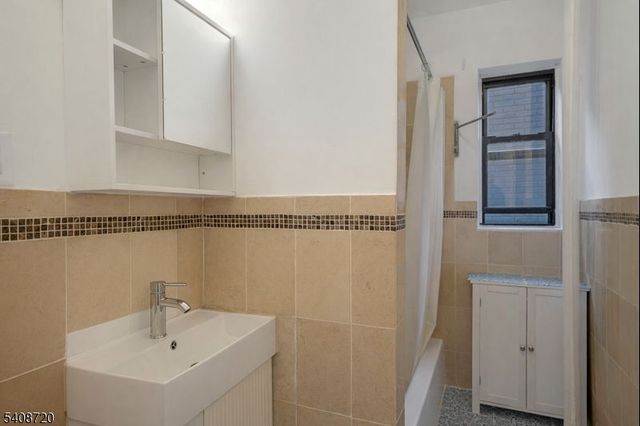 277 Harrison Ave, Jersey City, NJ 07304