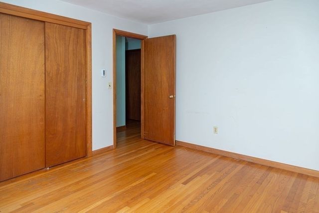 142 Spruce Hill Ave, Northampton, MA 01062