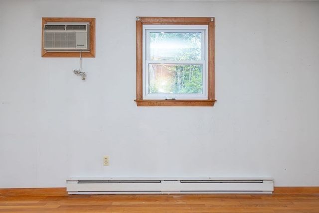 142 Spruce Hill Ave, Northampton, MA 01062