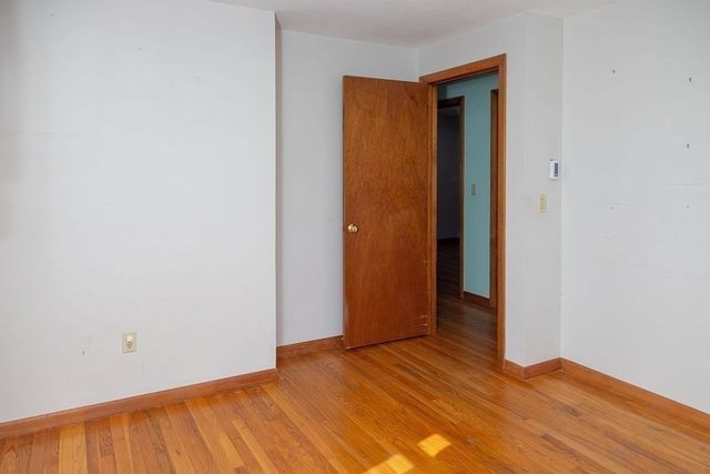 142 Spruce Hill Ave, Northampton, MA 01062