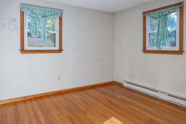 142 Spruce Hill Ave, Northampton, MA 01062