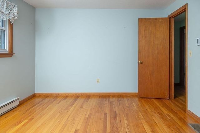 142 Spruce Hill Ave, Northampton, MA 01062
