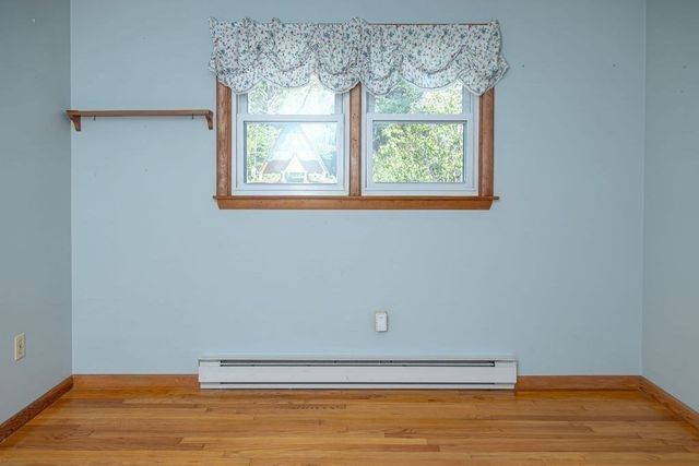 142 Spruce Hill Ave, Northampton, MA 01062