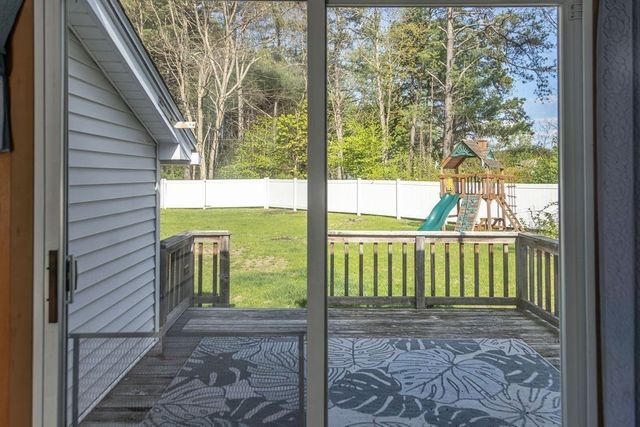 142 Spruce Hill Ave, Northampton, MA 01062