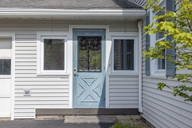 142 Spruce Hill Ave, Northampton, MA 01062