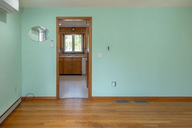 142 Spruce Hill Ave, Northampton, MA 01062