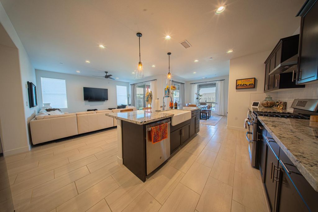 Image 12 of property listing at 4672 Silverado Road, Madera, CA 93636