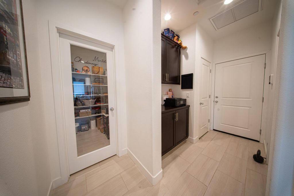 Image 13 of property listing at 4672 Silverado Road, Madera, CA 93636