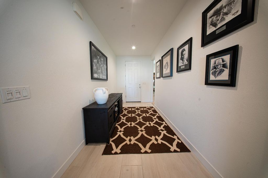Image 5 of property listing at 4672 Silverado Road, Madera, CA 93636