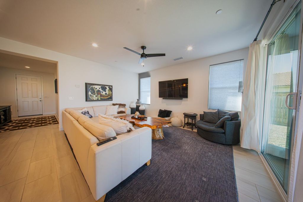 Image 6 of property listing at 4672 Silverado Road, Madera, CA 93636
