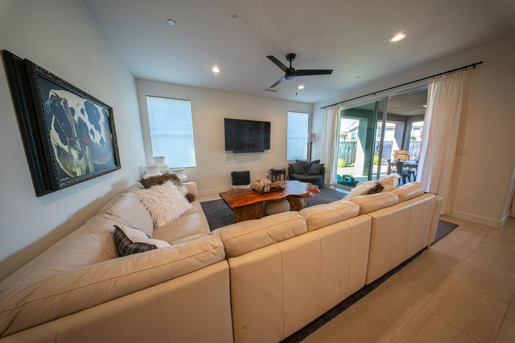 Image 8 of property listing at 4672 Silverado Road, Madera, CA 93636