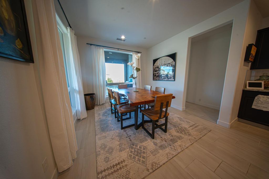 Image 9 of property listing at 4672 Silverado Road, Madera, CA 93636