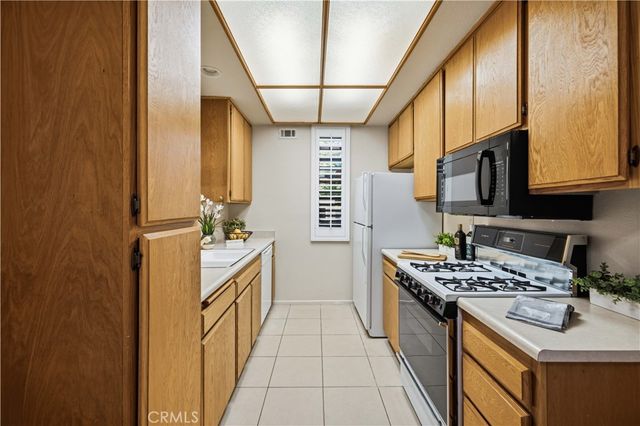 2823 W Avenue K12 137, Lancaster, CA 93536