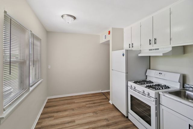 1021 Tollview Avenue 5, Aurora, IL 60505