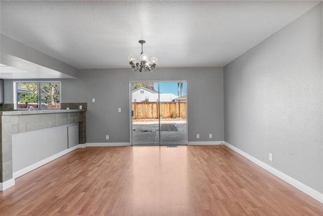 60 Knight Lane, Hollister, CA 95023