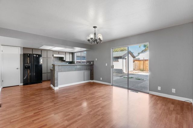 60 Knight Lane, Hollister, CA 95023