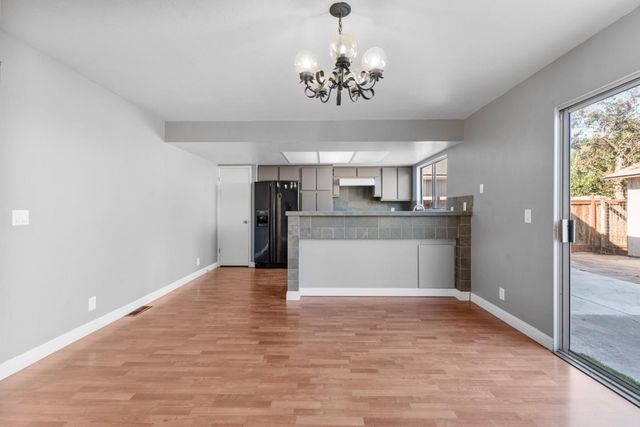 60 Knight Lane, Hollister, CA 95023