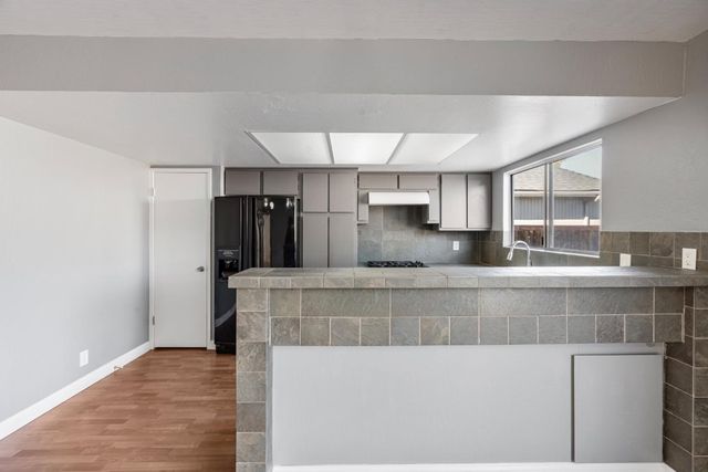 60 Knight Lane, Hollister, CA 95023