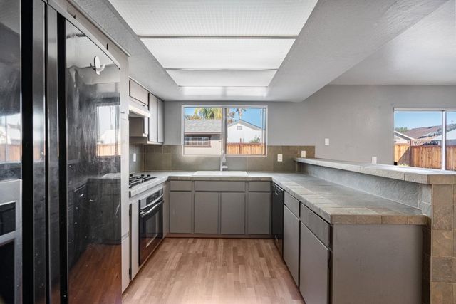 60 Knight Lane, Hollister, CA 95023