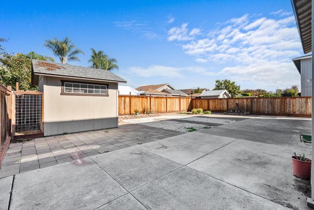 60 Knight Lane, Hollister, CA 95023