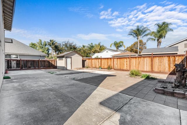 60 Knight Lane, Hollister, CA 95023