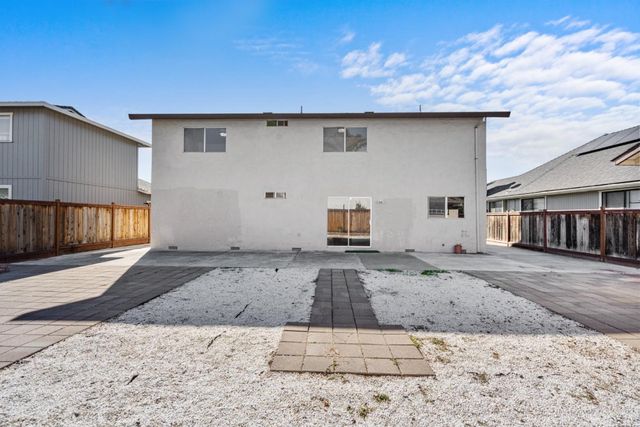 60 Knight Lane, Hollister, CA 95023