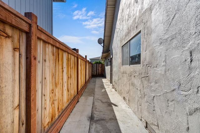 60 Knight Lane, Hollister, CA 95023