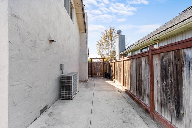 60 Knight Lane, Hollister, CA 95023