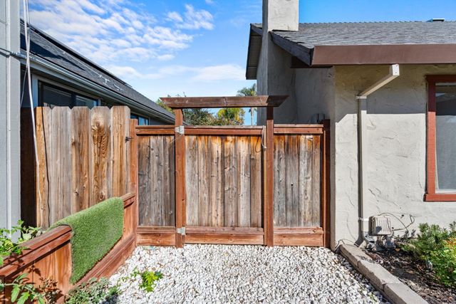 60 Knight Lane, Hollister, CA 95023