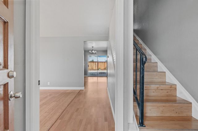 60 Knight Lane, Hollister, CA 95023