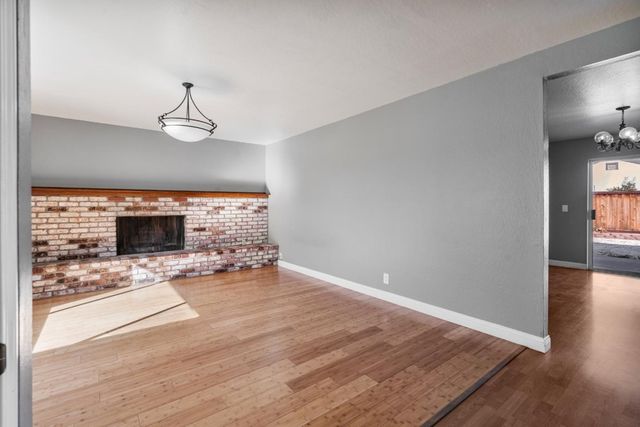 60 Knight Lane, Hollister, CA 95023