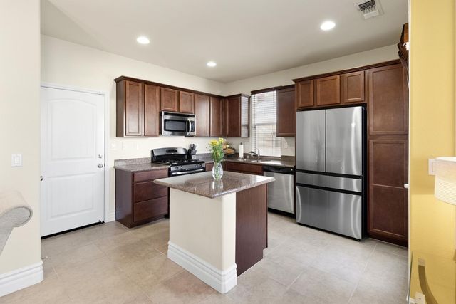 181 Talmont Cir, Roseville, CA 95678