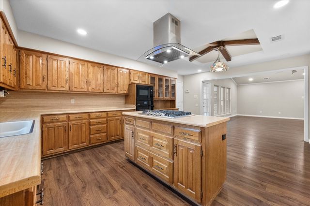 4103 Three Oaks Drive, Arlington, TX 76016