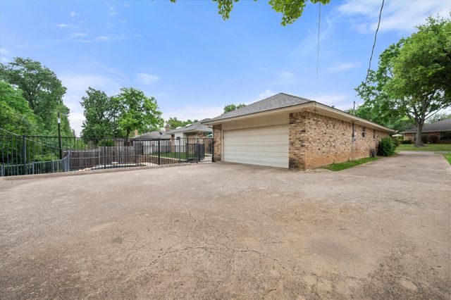 4103 Three Oaks Drive, Arlington, TX 76016