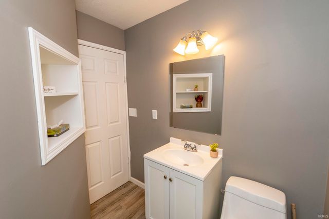 52118 Helmen Avenue, South Bend, IN 46637