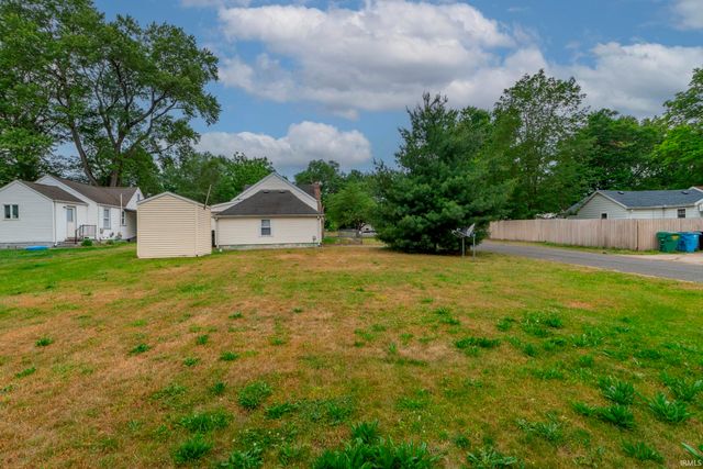 52118 Helmen Avenue, South Bend, IN 46637