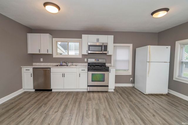 52118 Helmen Avenue, South Bend, IN 46637