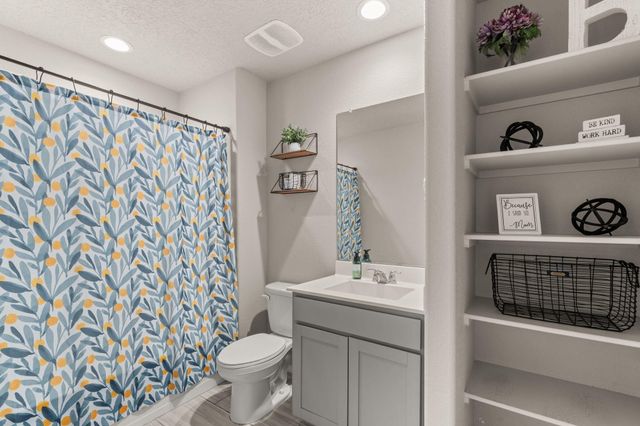 575 Turmalina Drive SE, Rio Rancho, NM 87124